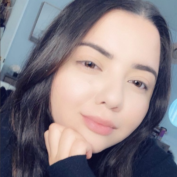 Meet your Posher, Gaby - Picture 1 of 1